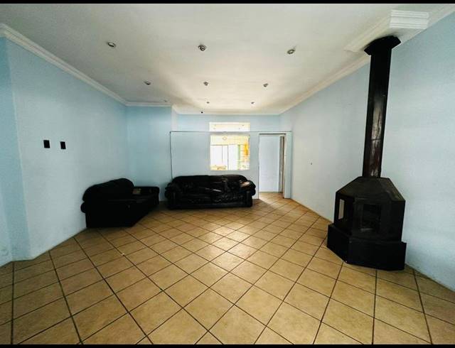 8 BEDROOM HOUSE FOR SALE IN BOKSBURG NORTH